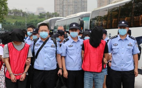 警方破获百亿团伙（警方破获特大犯罪团伙）