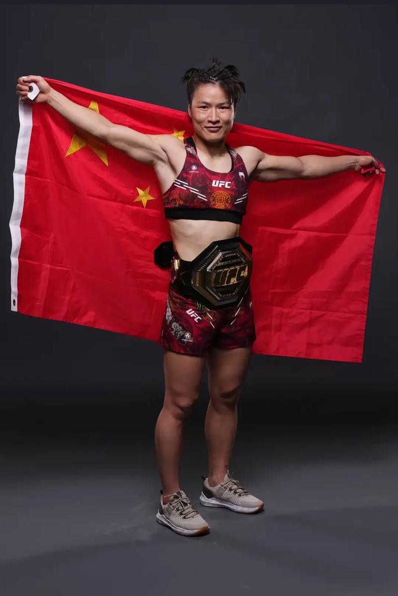 ‌张伟丽卫冕UFC冠军‌的简单介绍